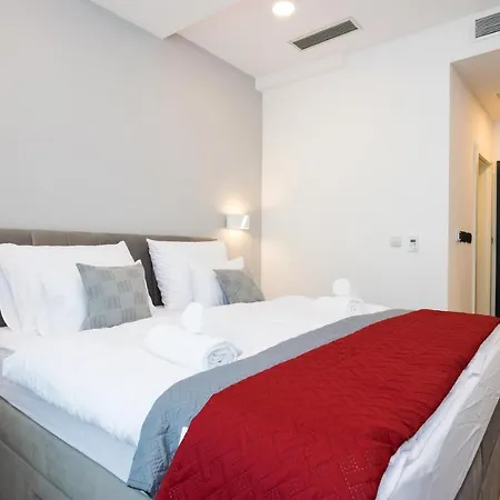 Free Private Garage & Rooms City Center Couette-café *