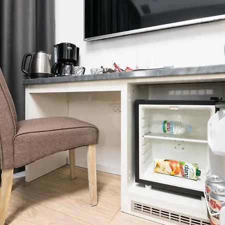 Couette-café Free Private Garage & Rooms City Center