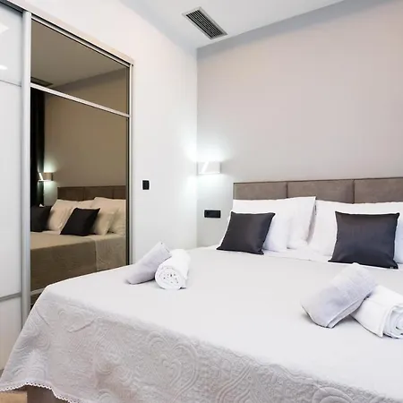 Free Private Garage & Rooms City Center * Zadar