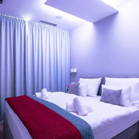 Free Private Garage & Rooms City Center Couette-café Zadar
